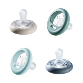 Tommee Tippee Breast-Like Pacifier, 6-18 Months, Symmetrical Design, Natural Breast-Like Baglet, BPA-Free Binkies, Pastel/Blue/Black, Pack of 4