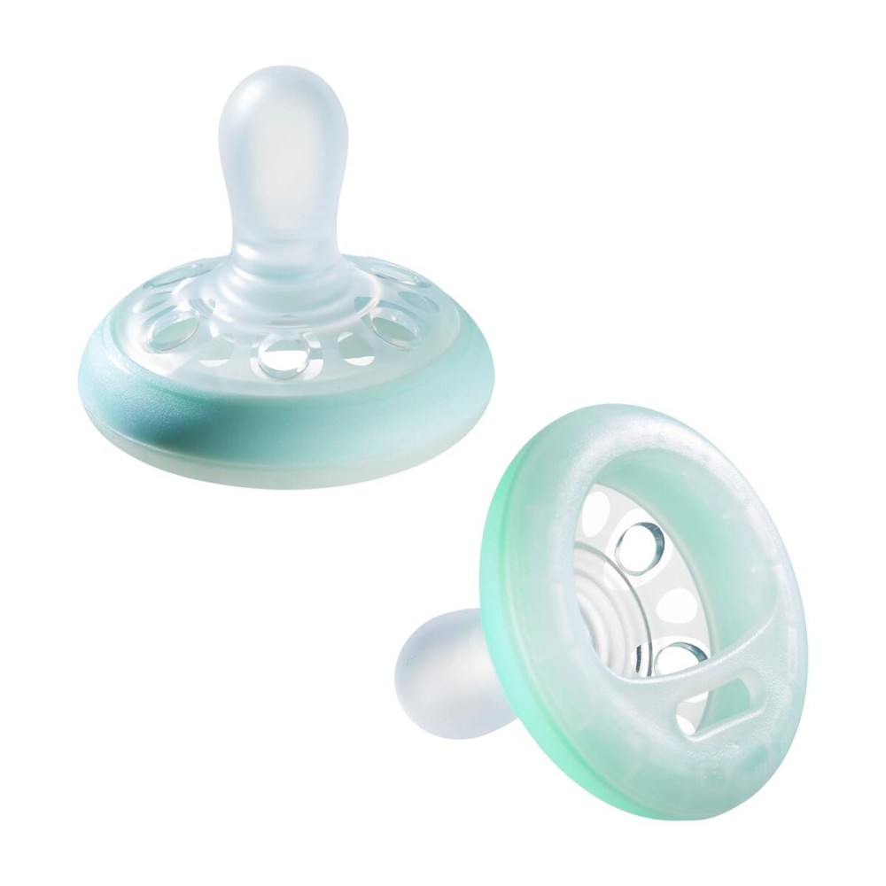 Tommee Tippee Breast-Like Night Newborn Pacifier, 0-6 Months, Breast-Like Baglet, BPA-Free Binkies, Glow in The Dark Technology, Teal/Blue, Pack of 2
