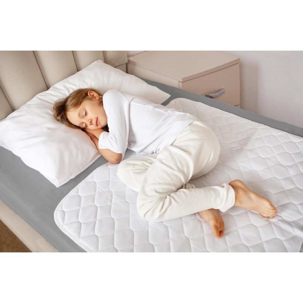 Lynmark Toddler Potty Training Bed Pads - Soft Waterproof Bedwetting Pee Protector Mat for Kids - Multi-Layer Non-Slip Washable Incontinence Mattress Sheet Absorbs Up to 2000ml - 33 x 27, White